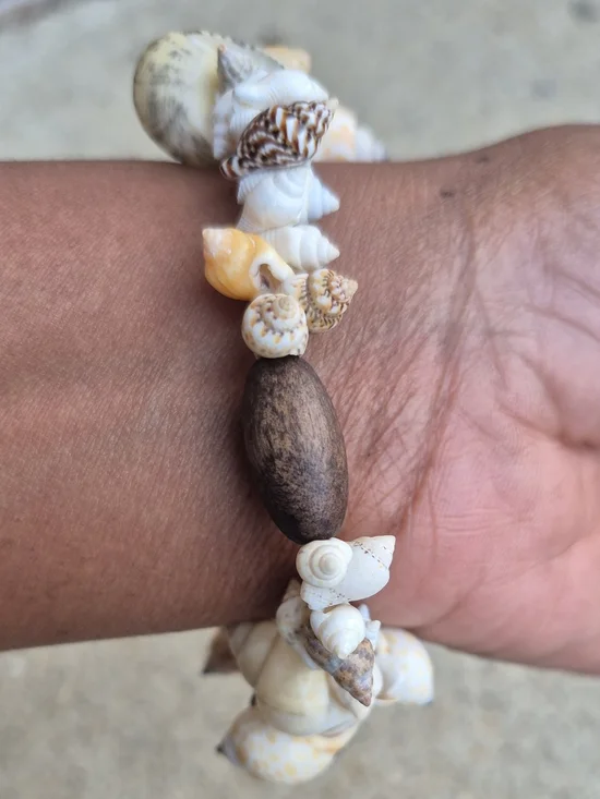 Ocean Blue Seashell Braclet! - Picture 4 of 5